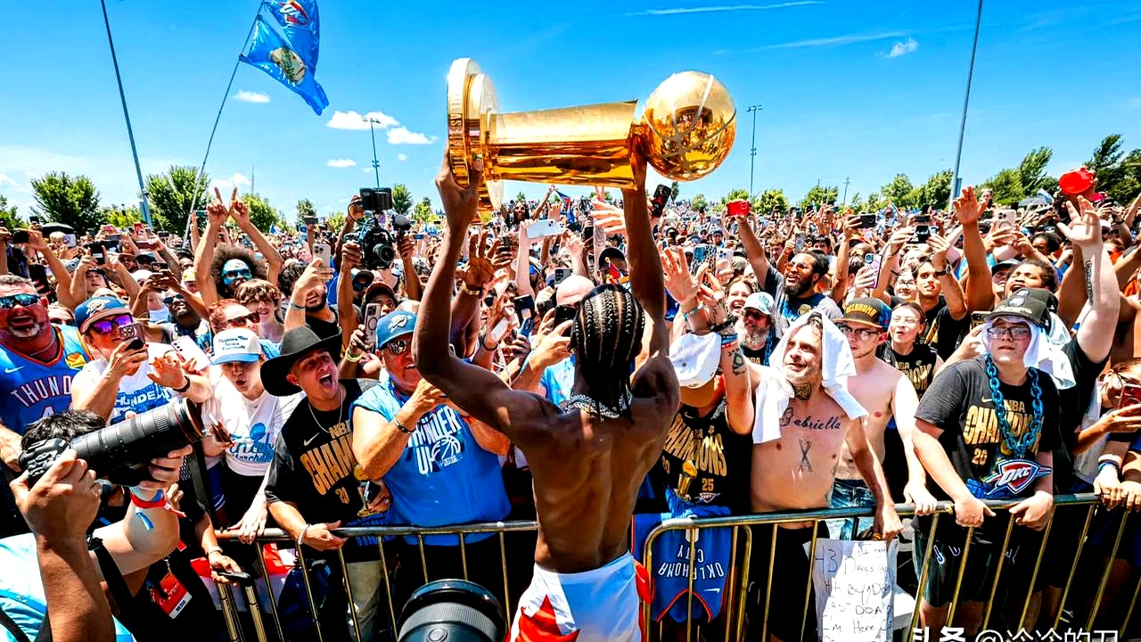 威廉姆斯翻盘红牛二队，佩雷兹统治全场