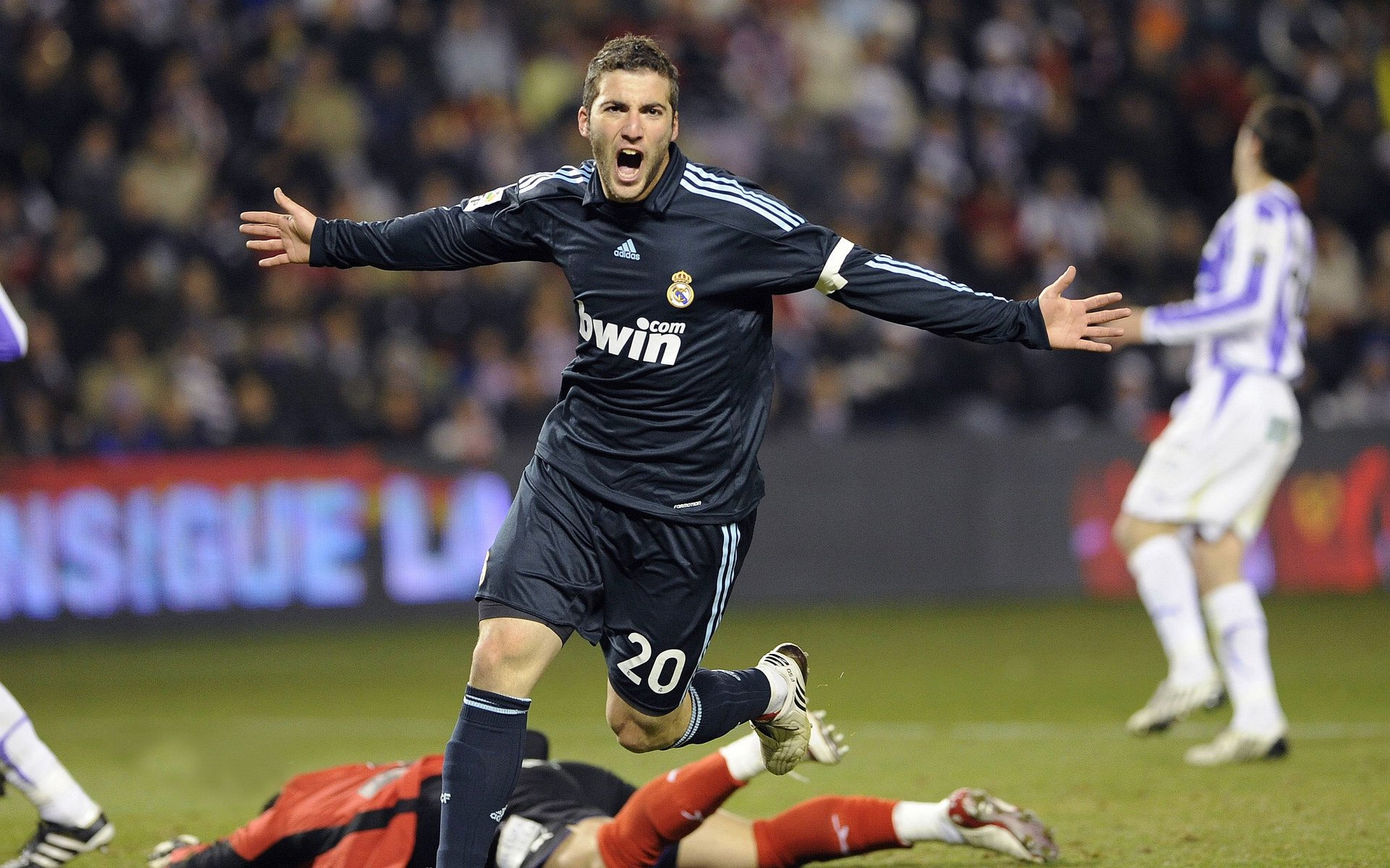 东决关键战之夜，范戴克主宰比赛走向