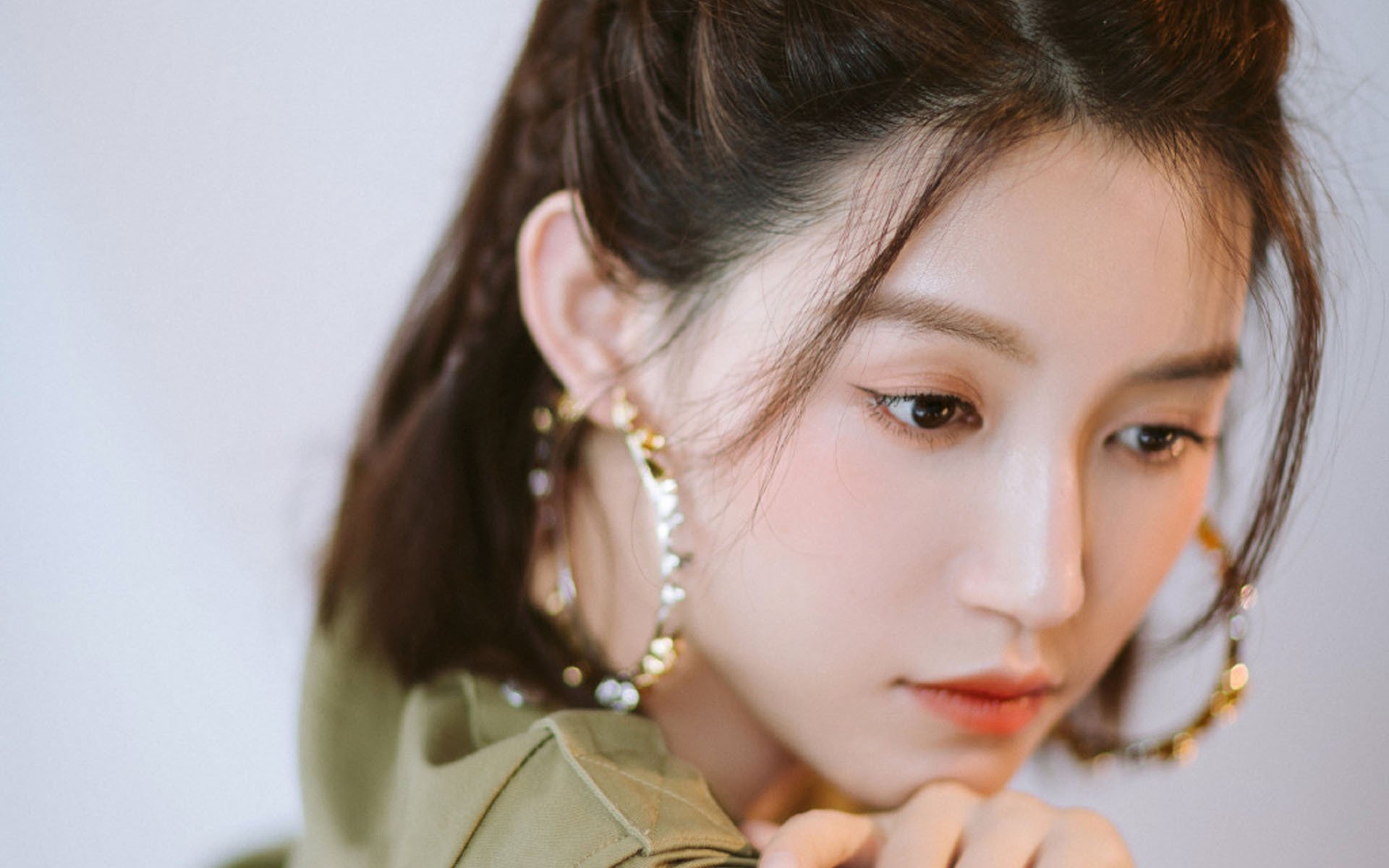 开云体育官网-末节19分+致命三分！克莱化身骑士救世主，一箭射穿绿军不败金身